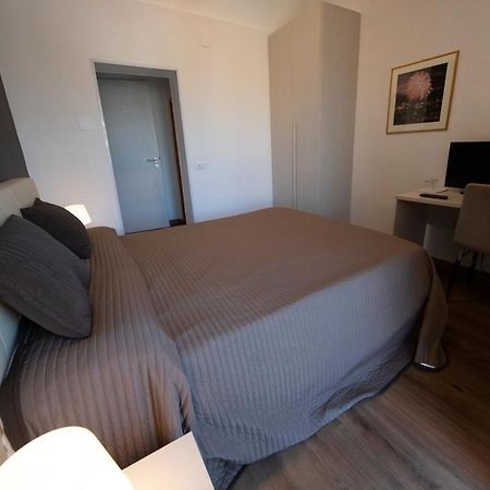 Rooms In Shared Apartment - City Center Catania Exterior foto