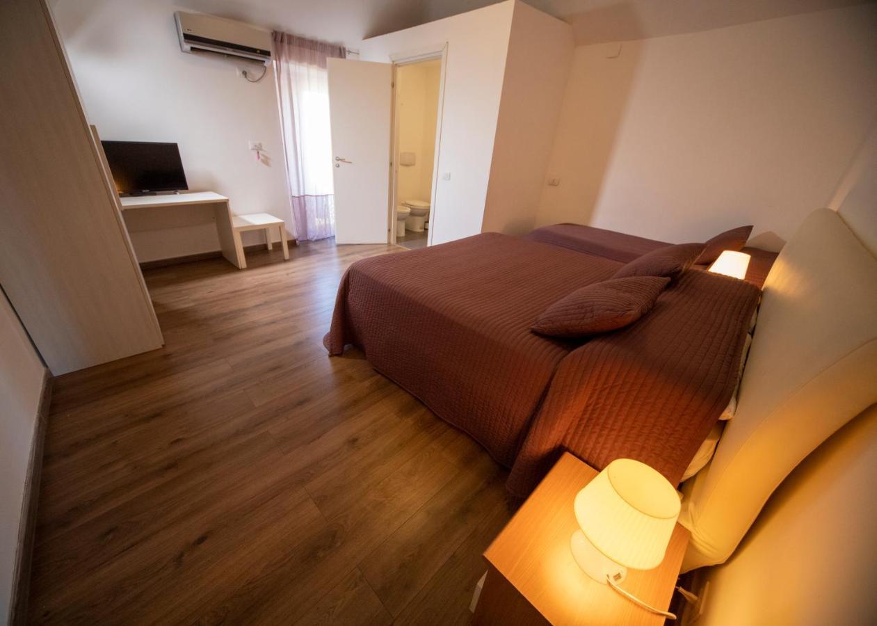 Rooms In Shared Apartment - City Center Catania Exterior foto