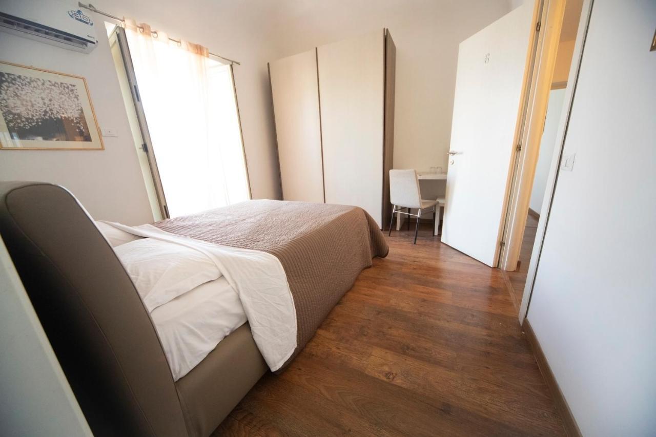 Rooms In Shared Apartment - City Center Catania Exterior foto